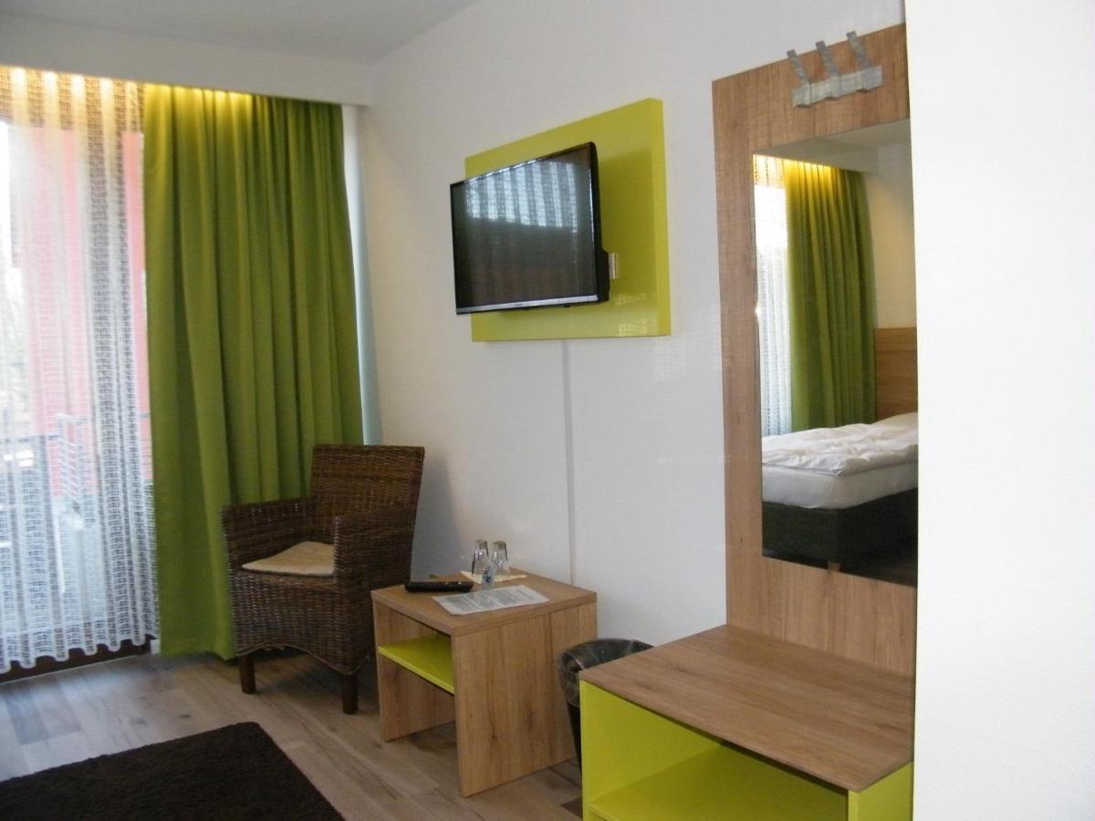 Gaestehaus Ruh - Non-Smoking Fribourg im Breisgau Extérieur photo